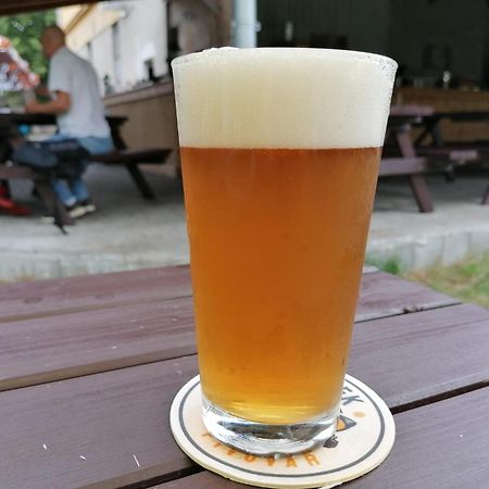 Penzion Eska S Pivovarem Mj Jince Buitenkant foto