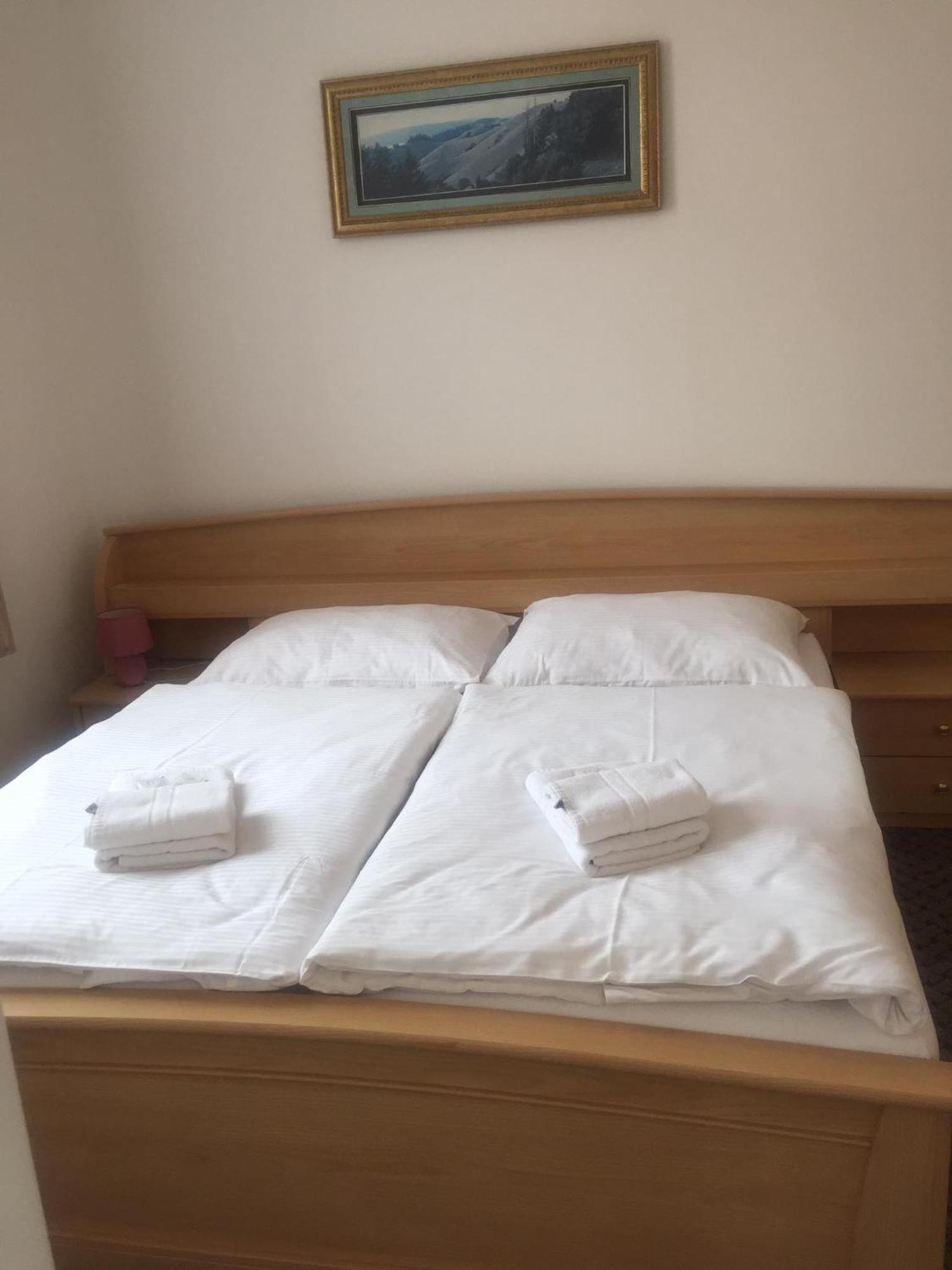 Penzion Eska S Pivovarem Mj Jince Buitenkant foto